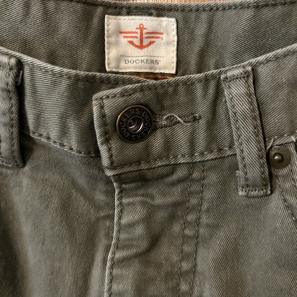 Men’s Dockers khakis - Picture 2 of 5